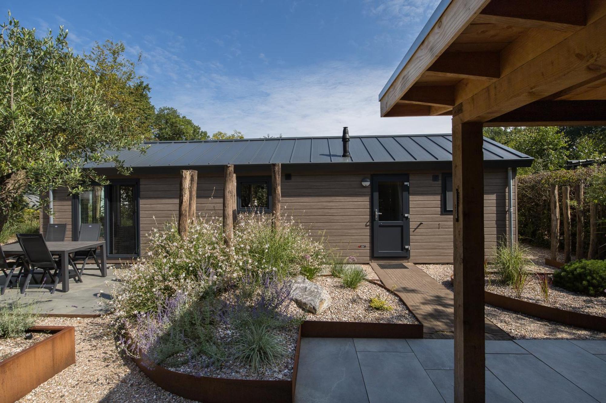 Modern Ingericht Chalet Op Groen Park Op De Veluwe Epe Exterior foto
